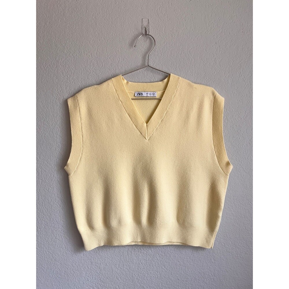 Zara Women's Sweater Vest in Butter Yellow Size MEDIUM *READ*